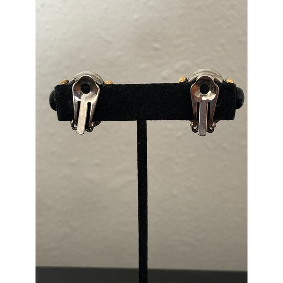 Vintage Silver Tone Clip On Earrings - Picture 2 of 3